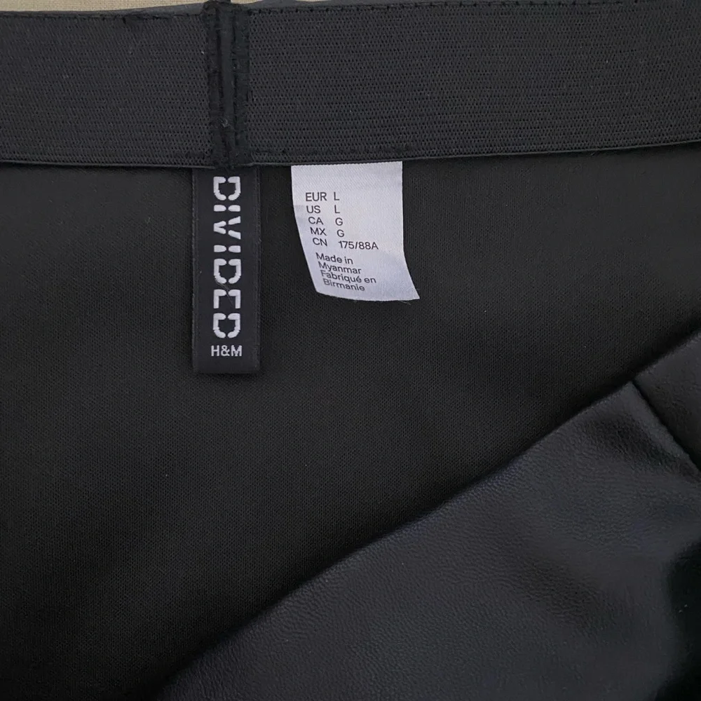 H&M black leather skirt - Picture 4 of 4